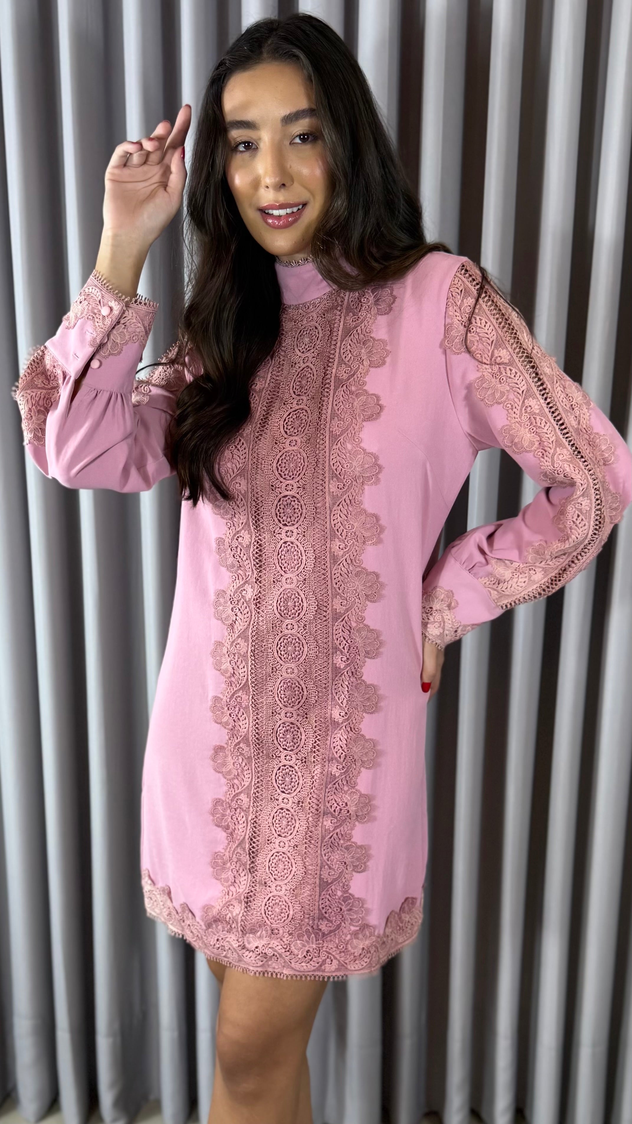 VESTIDO CURTO RENDA - ANNE FERNANDES