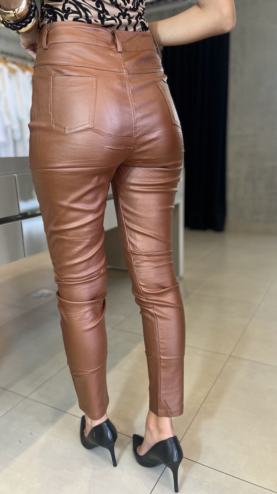 CALÇA ENCERADA